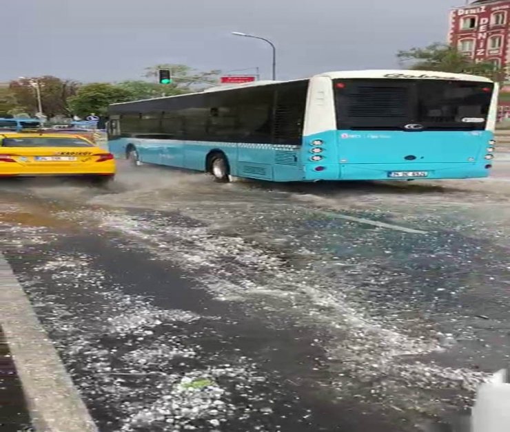 İstanbul’da ceviz büyüklüğünde dolu yağdı