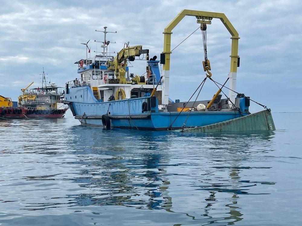 İskenderun Körfezi’nde denize düşen dinamit yüklü konteyner çıkarıldı