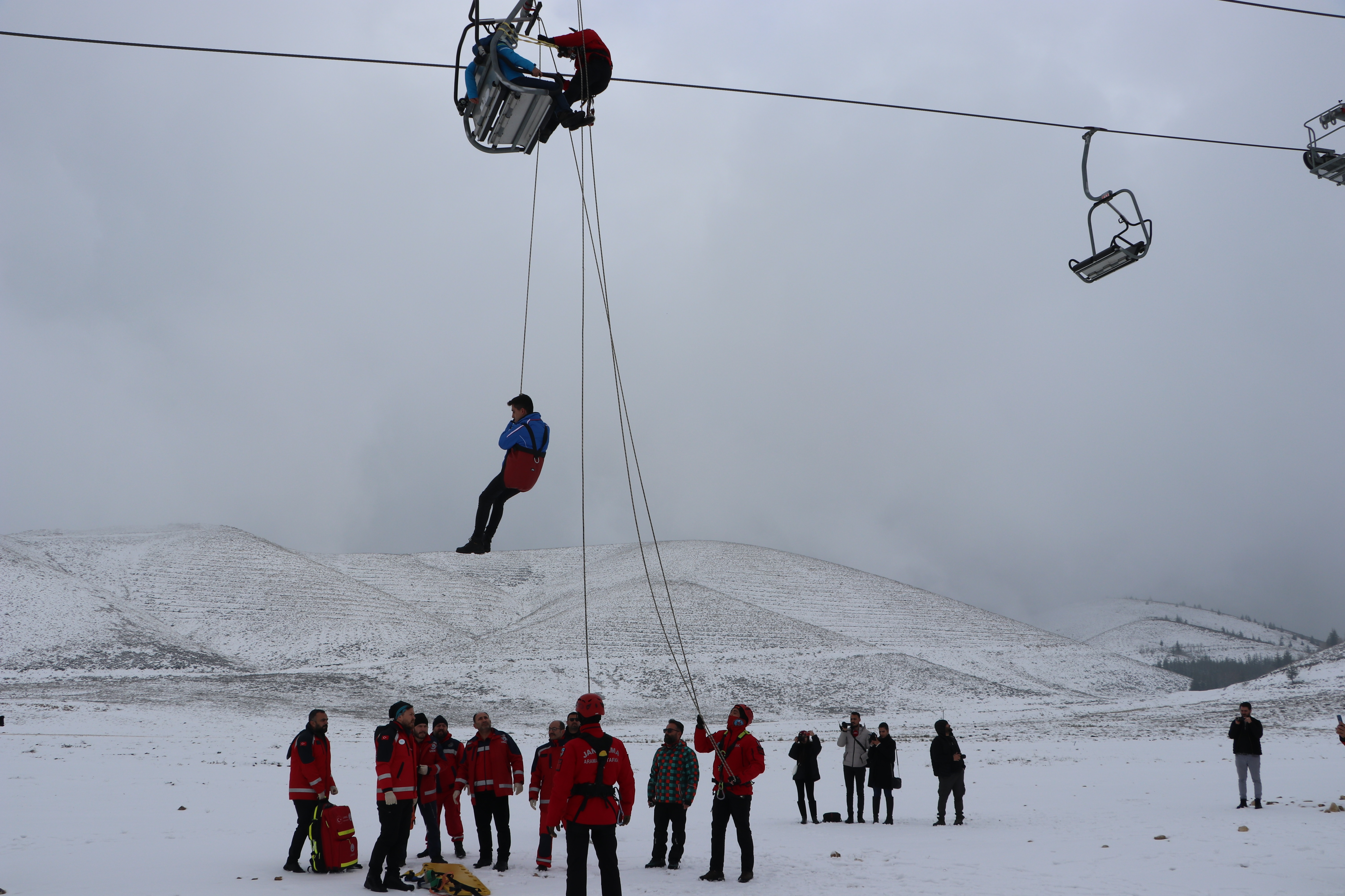 aa-20240110-33402136-33402129-kahramanmaras-kayak-merkezinde-arama-ve-kurtarma-tatbikati-yapildi.jpg