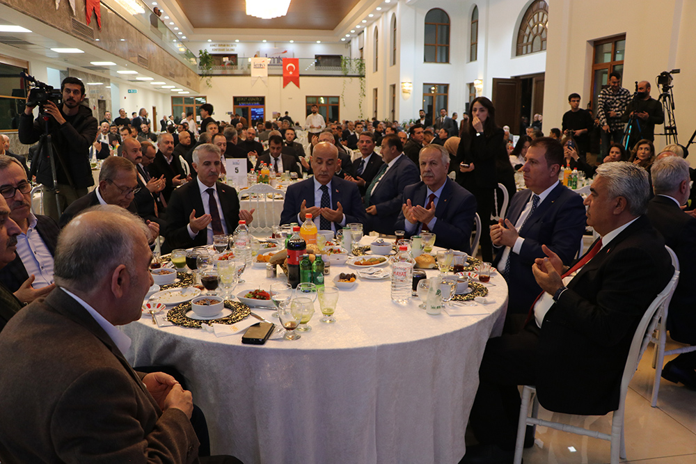 aa-20240321-34059612-34059610-kahramanmaras-ticaret-ve-sanayi-odasi-iftar-programi-duzenledi.jpg